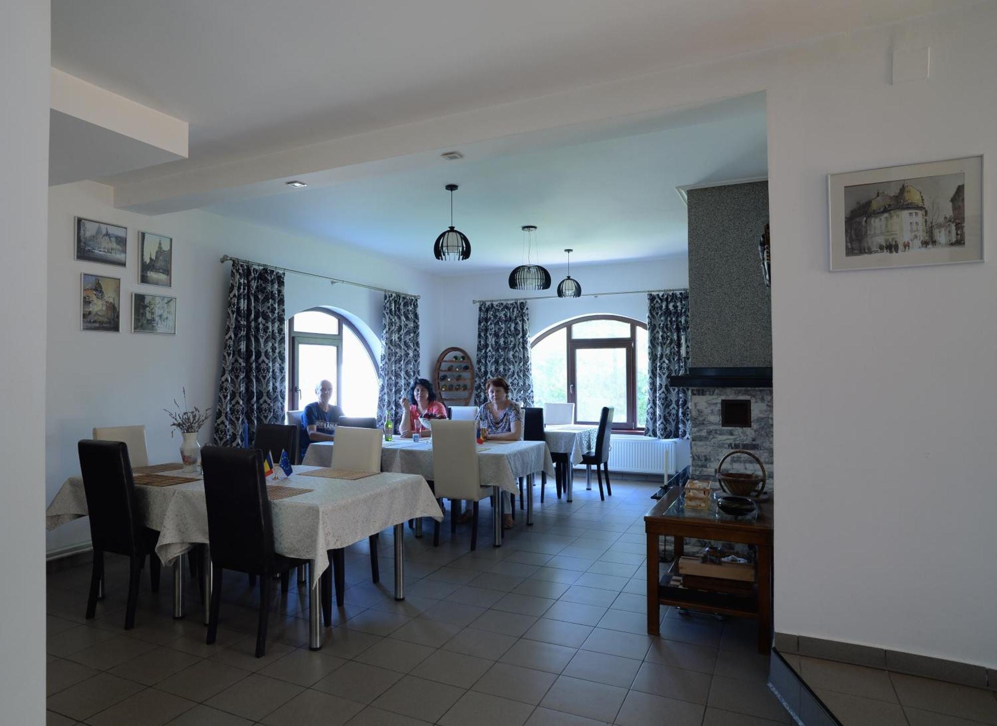 Vila Madudu Vălenii de Munte Exterior foto